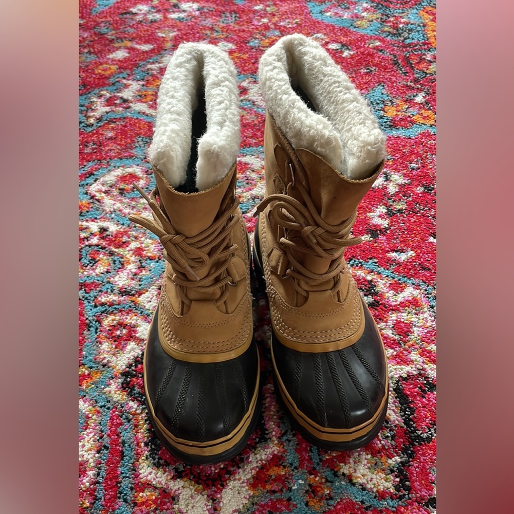 Women’s size 7 Sorel Caribou boots